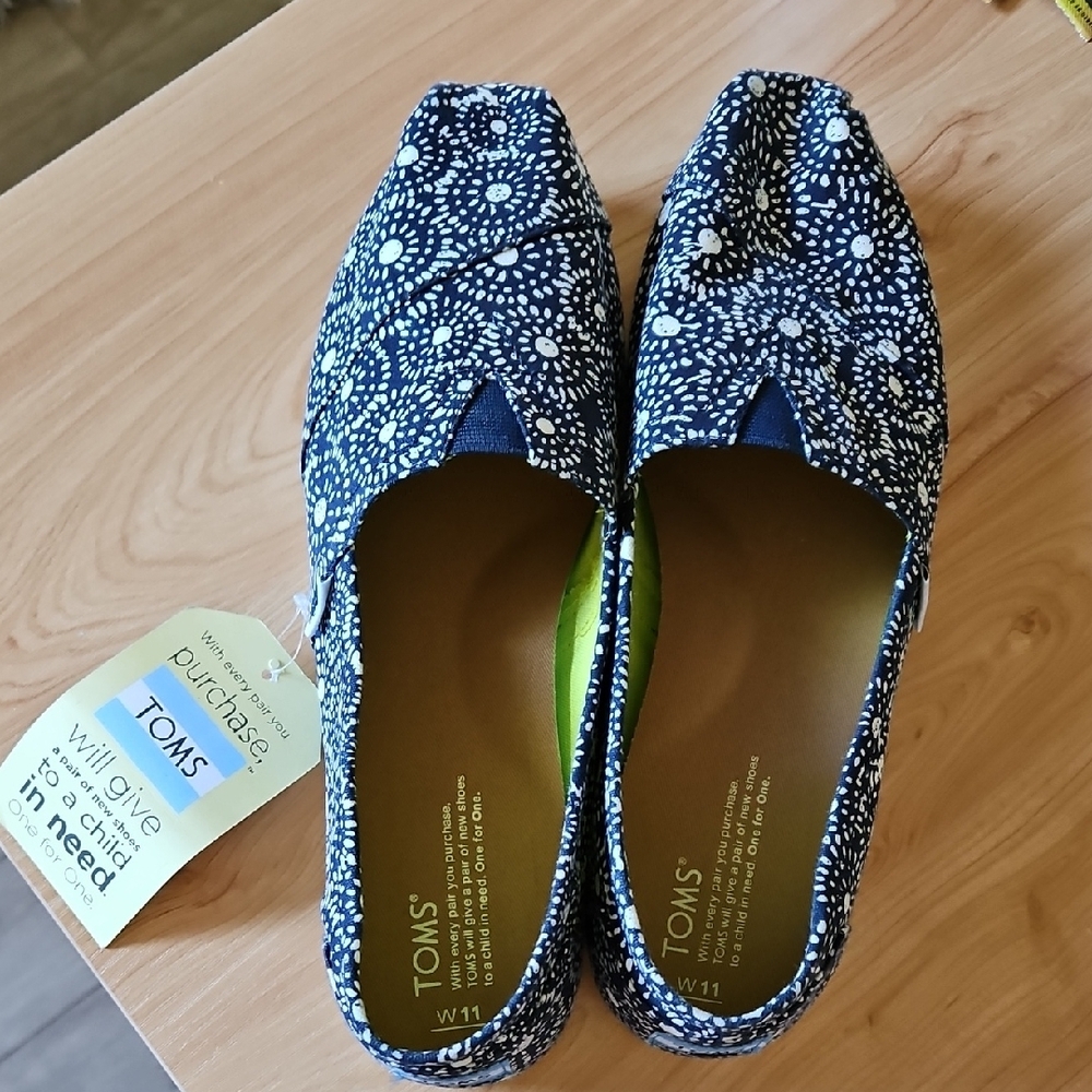 TOMS Women's Blue Floral Shoes